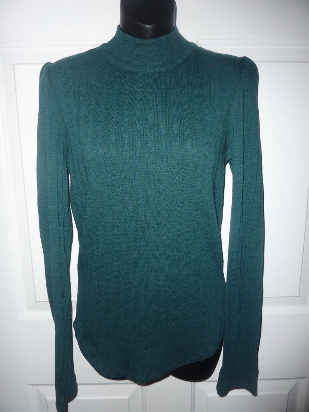 NWT Free People Ladies Long Sleeved Shirt Lightweight Sweater Size Large